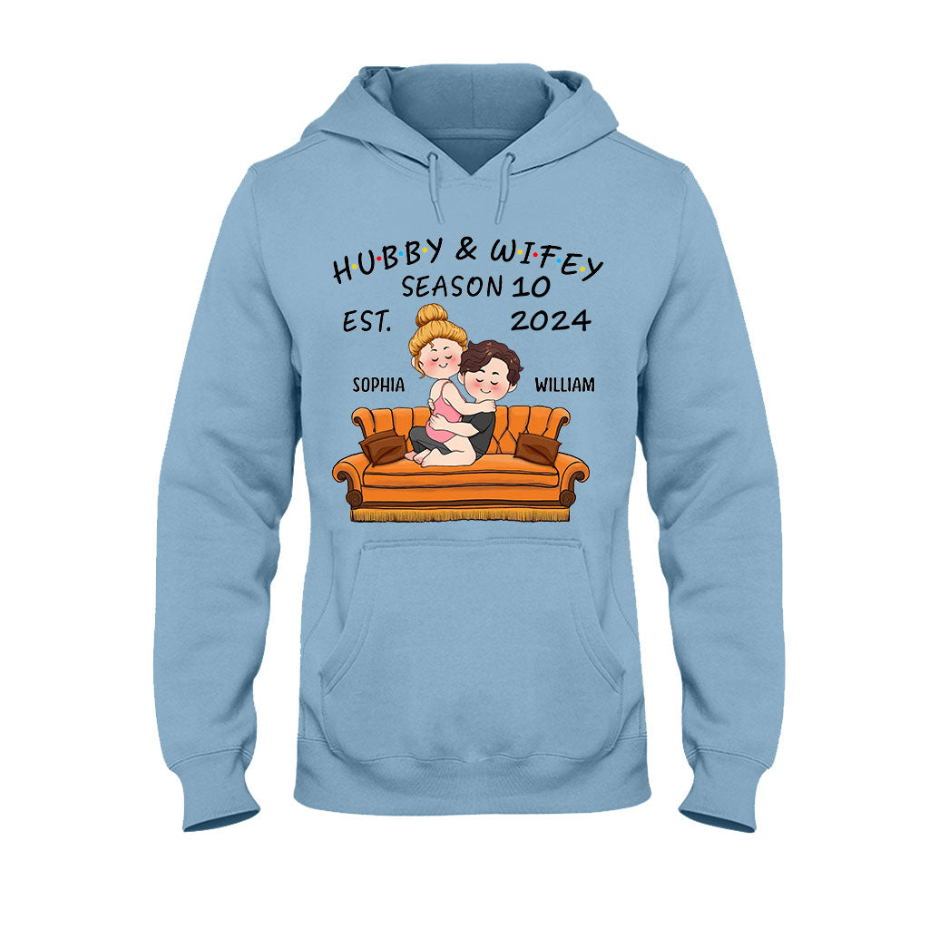 Ehemann & Ehefrau – Personalisiertes T-Shirt und Hoodie für Ehepaare