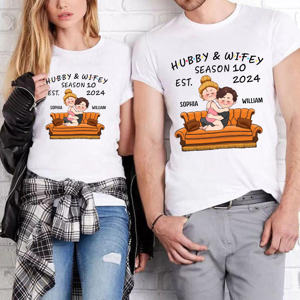 Ehemann & Ehefrau – Personalisiertes T-Shirt und Hoodie für Ehepaare