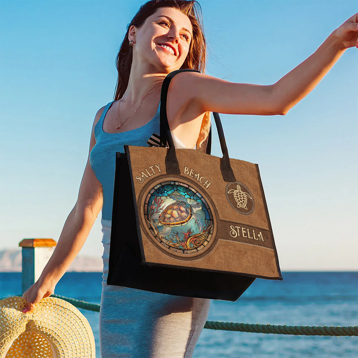 Salty Lil Beach – Personalisierte Tragetasche aus Canvas mit Schildkrötenmotiv