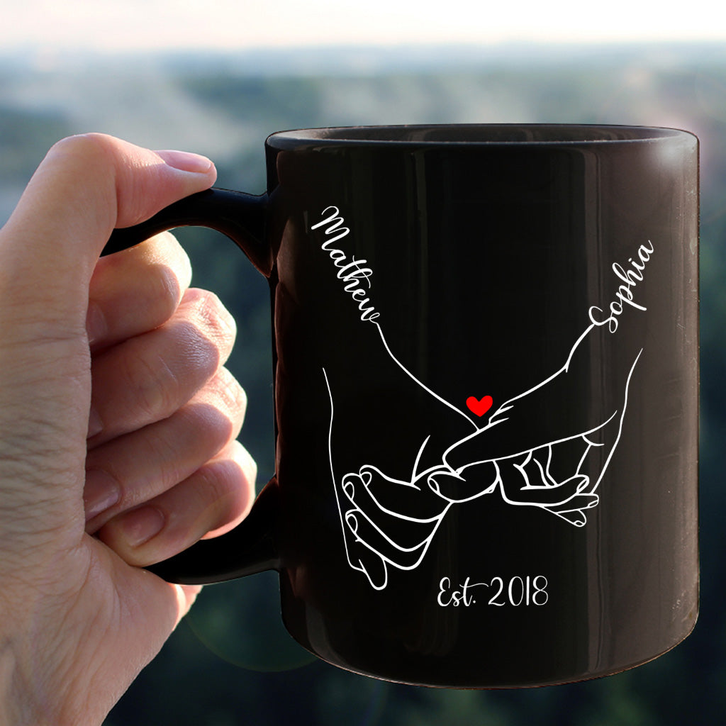 Händchenhalten – Personalisierte Tasse für Paare