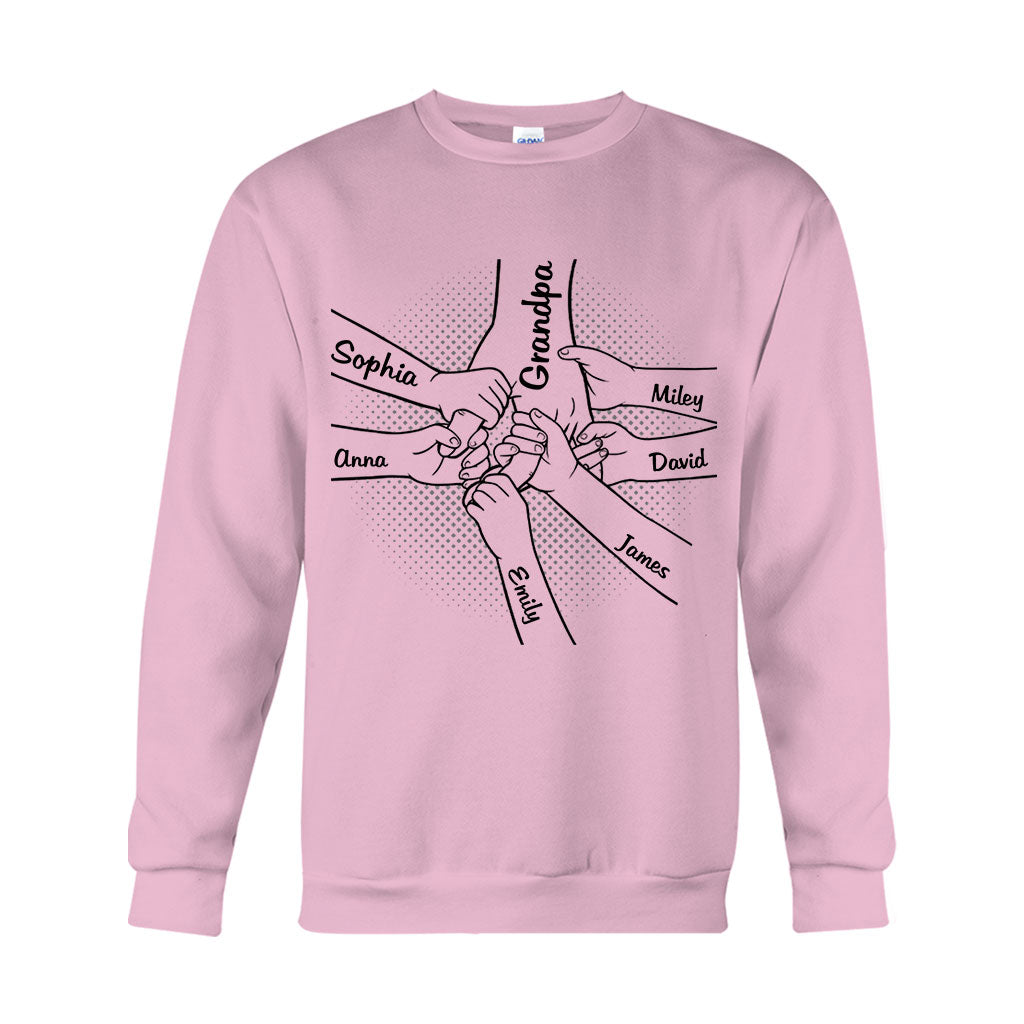 Hand in Hand – Personalisiertes Opa-T-Shirt und Hoodie