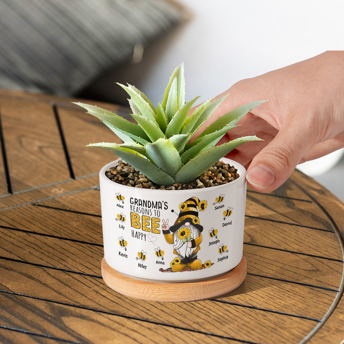 Oma hat Grund zur Freude – personalisierter Keramik-Blumentopf für Oma
