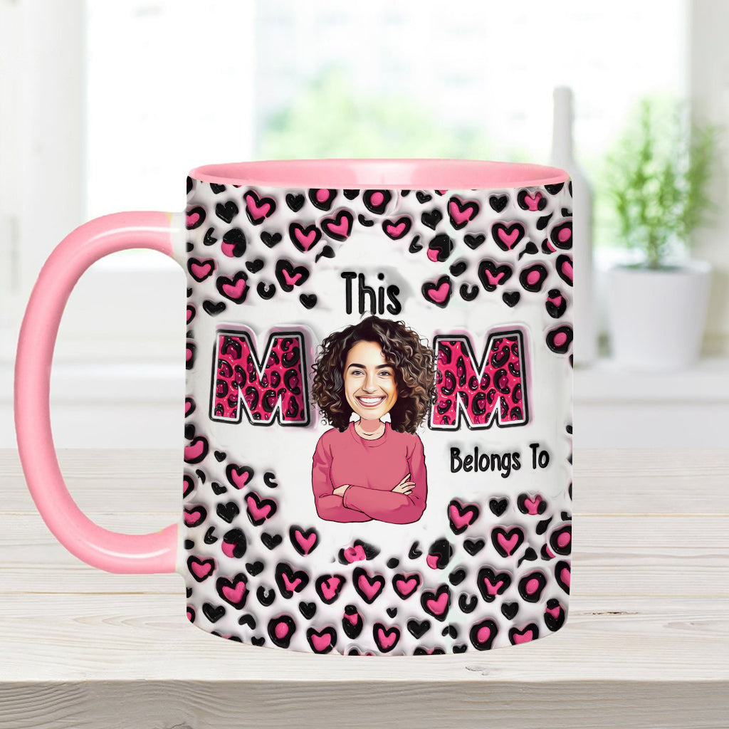 Diese Mama gehört zu - Personalisierte Tasse mit Mutter-Akzent