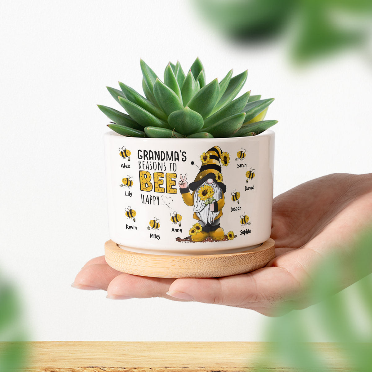 Oma hat Grund zur Freude – personalisierter Keramik-Blumentopf für Oma