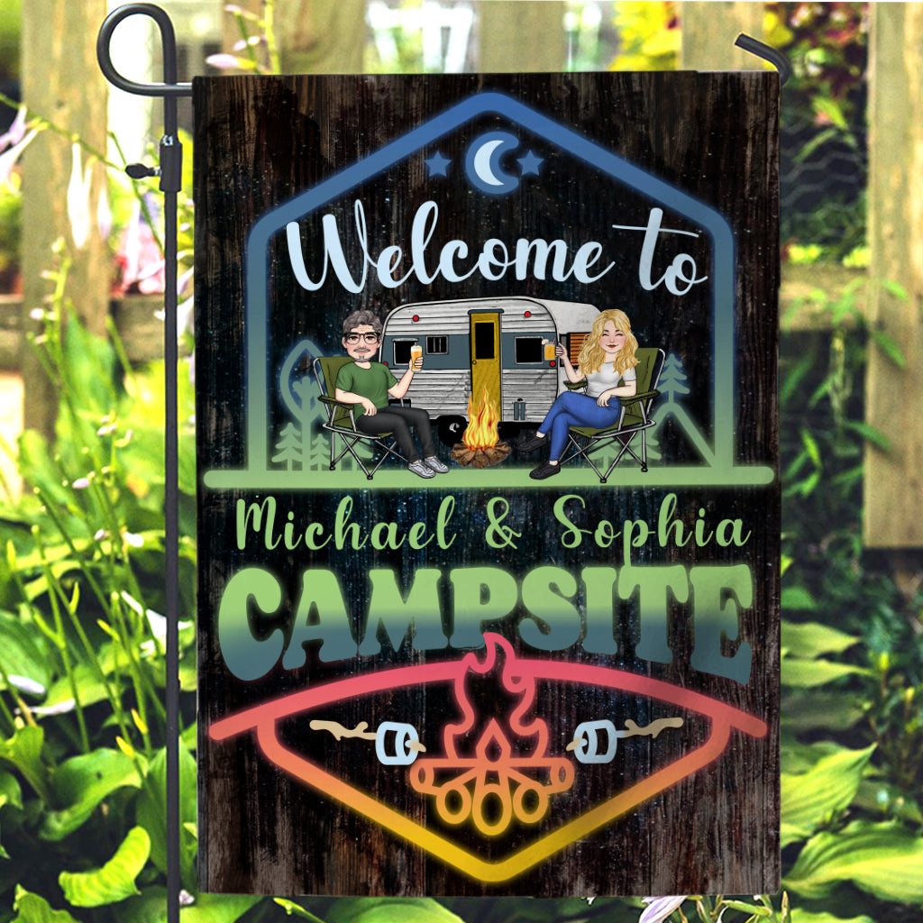 Willkommen zu unserem Abenteuer – Personalisierte Camping-Gartenflagge
