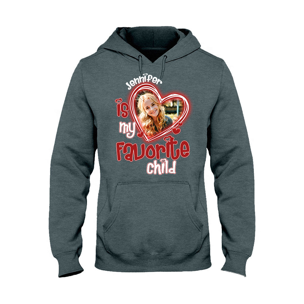 Mamas Lieblingskind – Personalisiertes Mutter-T-Shirt und Hoodie