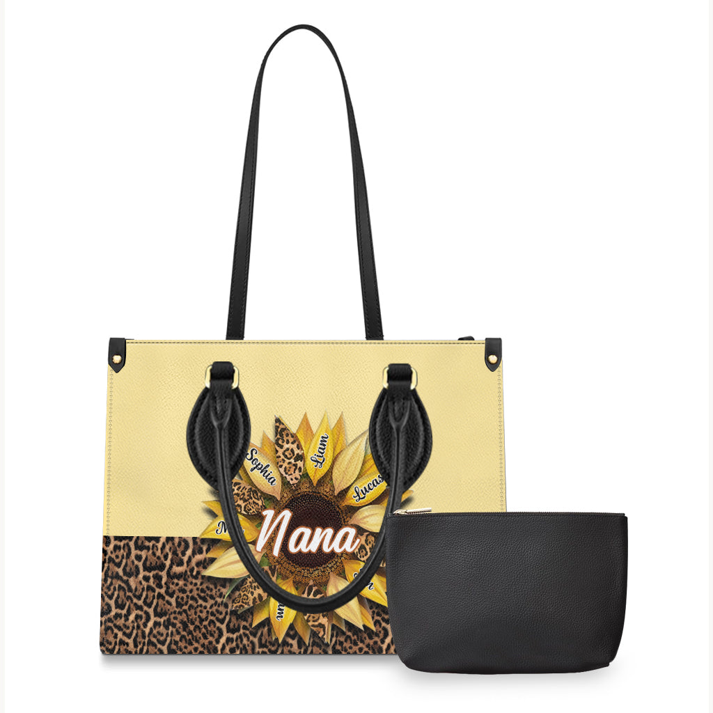 Oma, Mama, Tante, Familie, Sonnenblume – Personalisierte Oma-Lederhandtasche