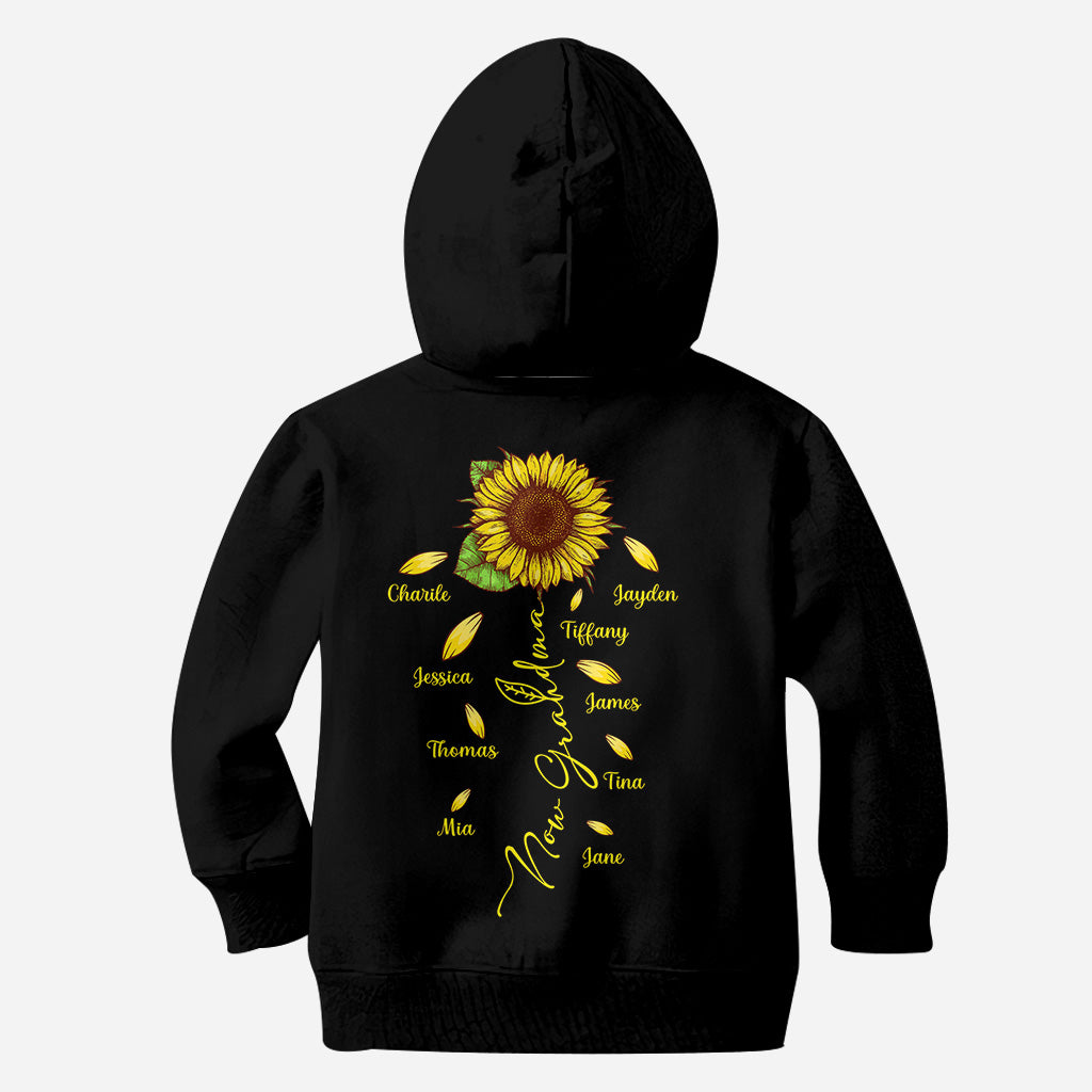 Erst Mutter, jetzt Oma – Personalisiertes Mutter-Shirt mit beliebigem Kindernamen