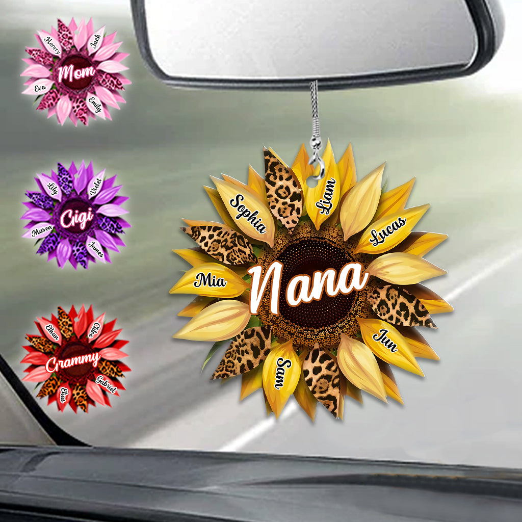 Oma, Mama, Tante, Familie, Sonnenblume – Personalisierter Auto-Anhänger für Oma