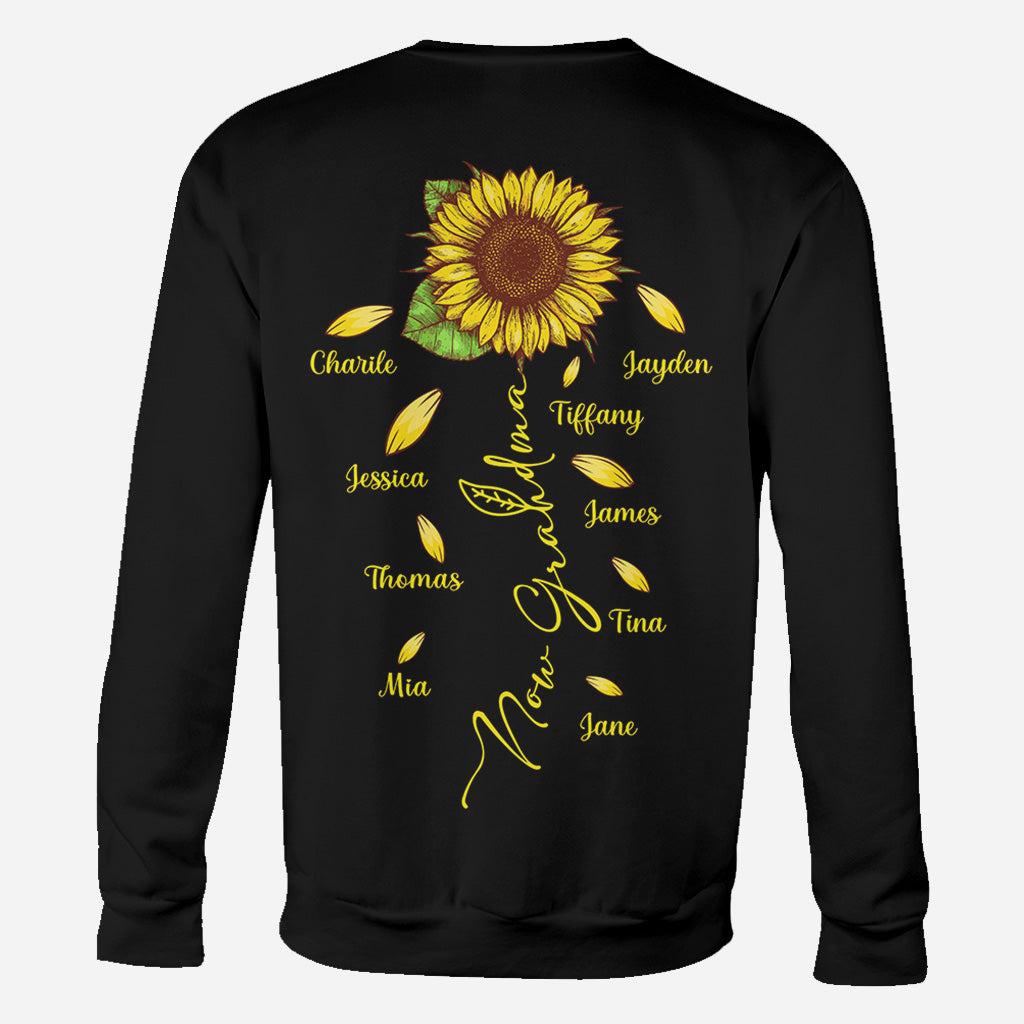 Erst Mutter, jetzt Oma – Personalisiertes Mutter-Shirt mit beliebigem Kindernamen