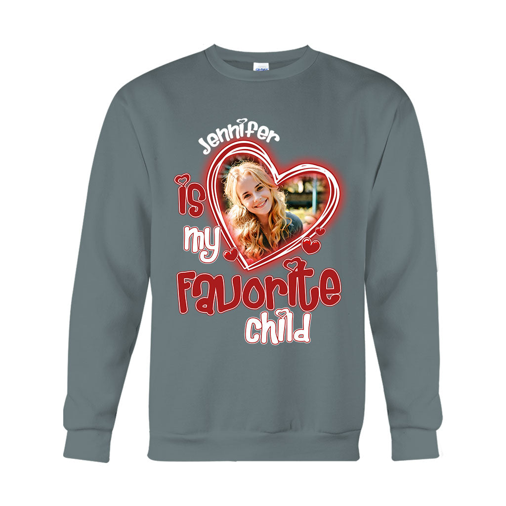 Mamas Lieblingskind – Personalisiertes Mutter-T-Shirt und Hoodie