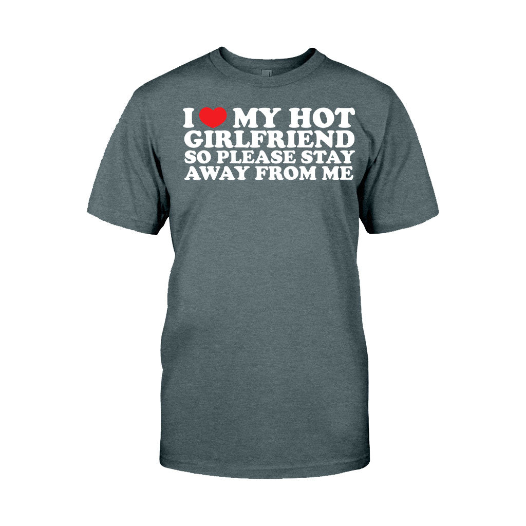 Ich liebe meine Freundin – Personalisiertes Partner-T-Shirt und Hoodie