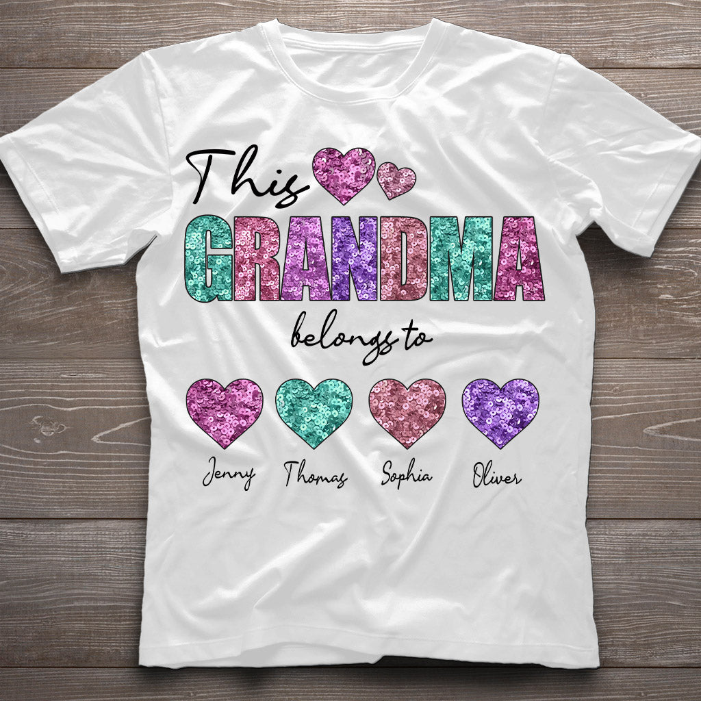 Dieses Mama-/Oma-Shirt gehört ins Herz – personalisiertes Mutter-T-Shirt und Hoodie