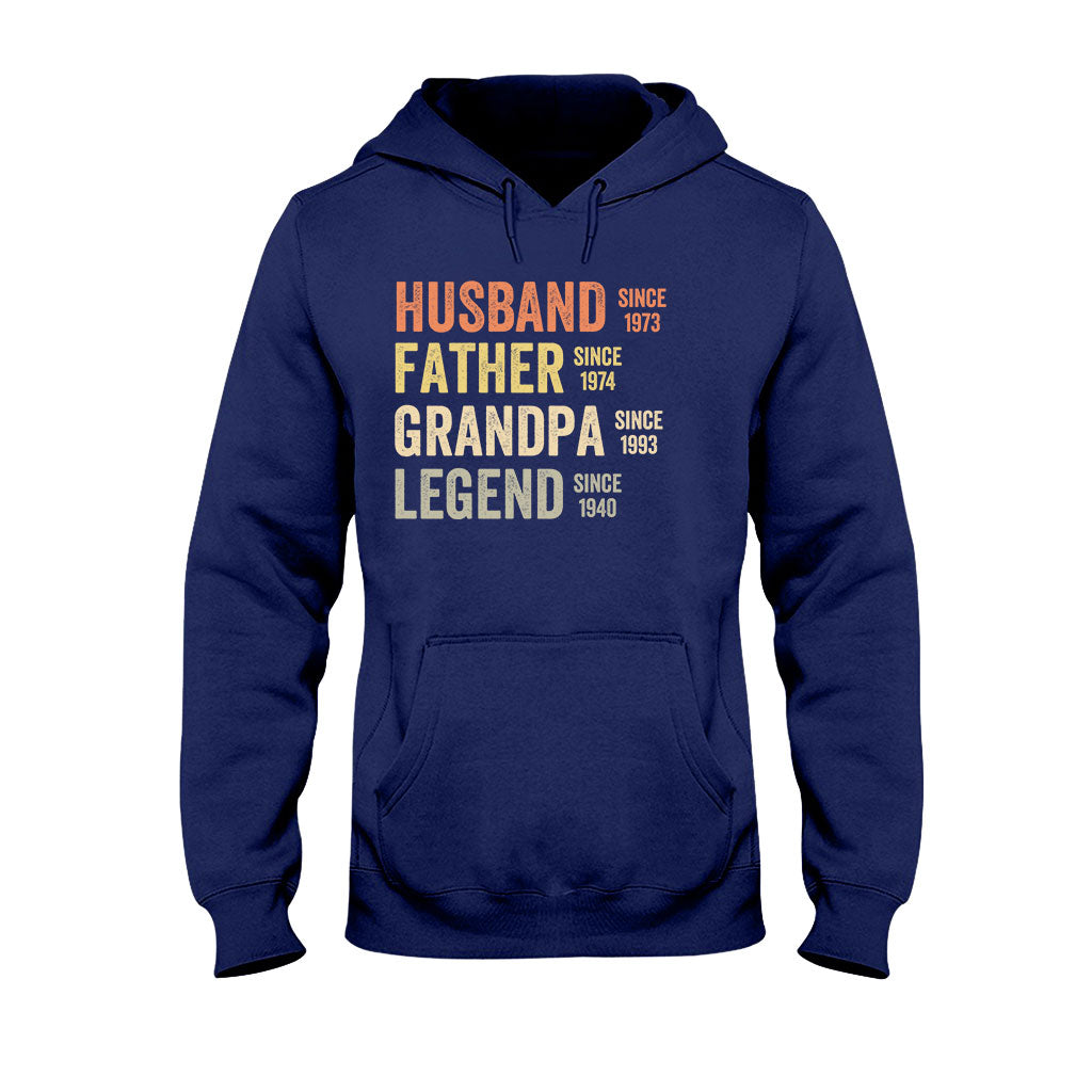 Papa-Opa-Legende – Personalisiertes Vater-T-Shirt und Hoodie