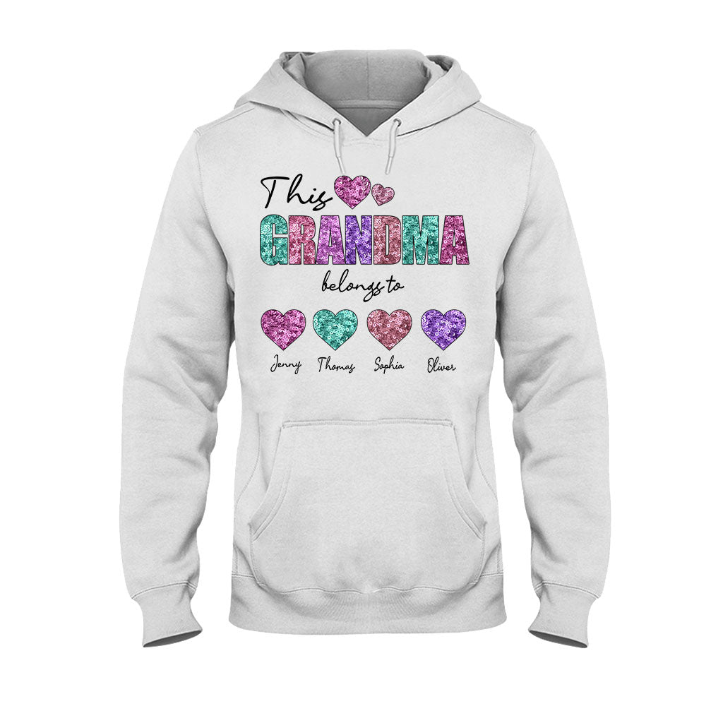 Dieses Mama-/Oma-Shirt gehört ins Herz – personalisiertes Mutter-T-Shirt und Hoodie