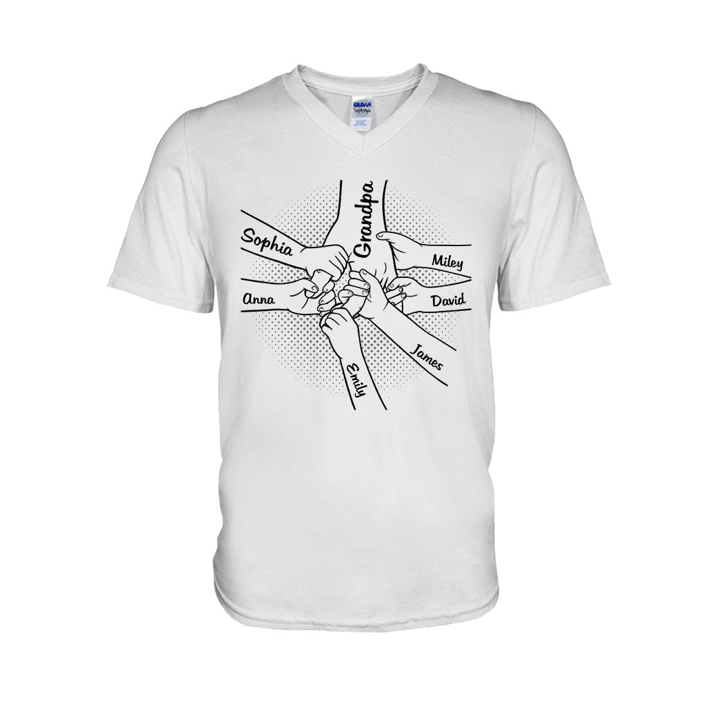 Hand in Hand – Personalisiertes Opa-T-Shirt und Hoodie