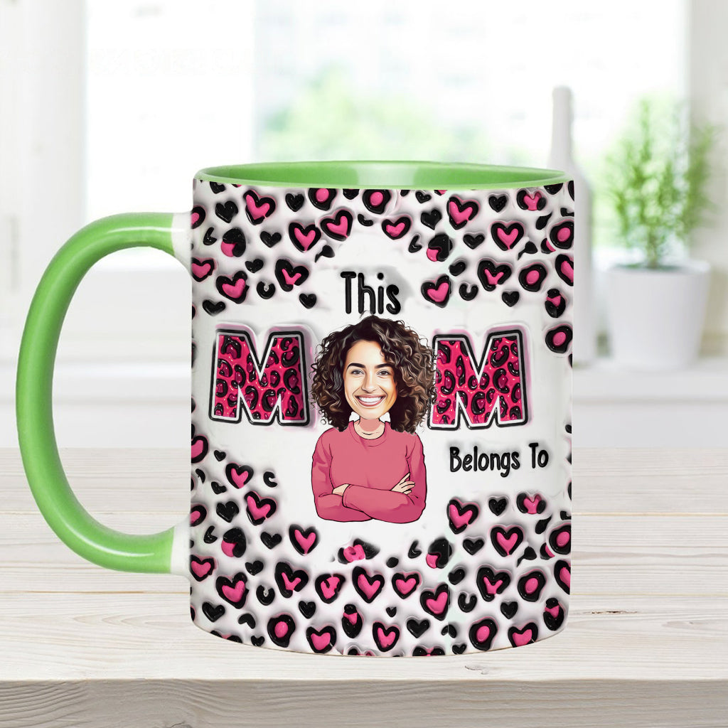 Diese Mama gehört zu - Personalisierte Tasse mit Mutter-Akzent