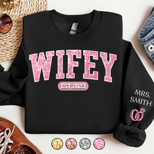Wifey Est - Personalisiertes T-Shirt mit Allover-Aufdruck „Ehemann und Ehefrau“