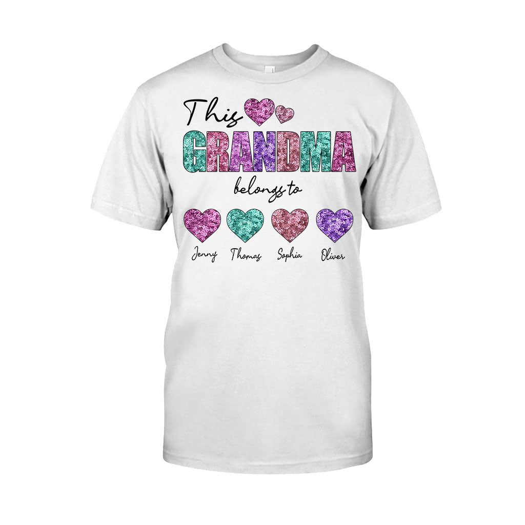 Dieses Mama-/Oma-Shirt gehört ins Herz – personalisiertes Mutter-T-Shirt und Hoodie