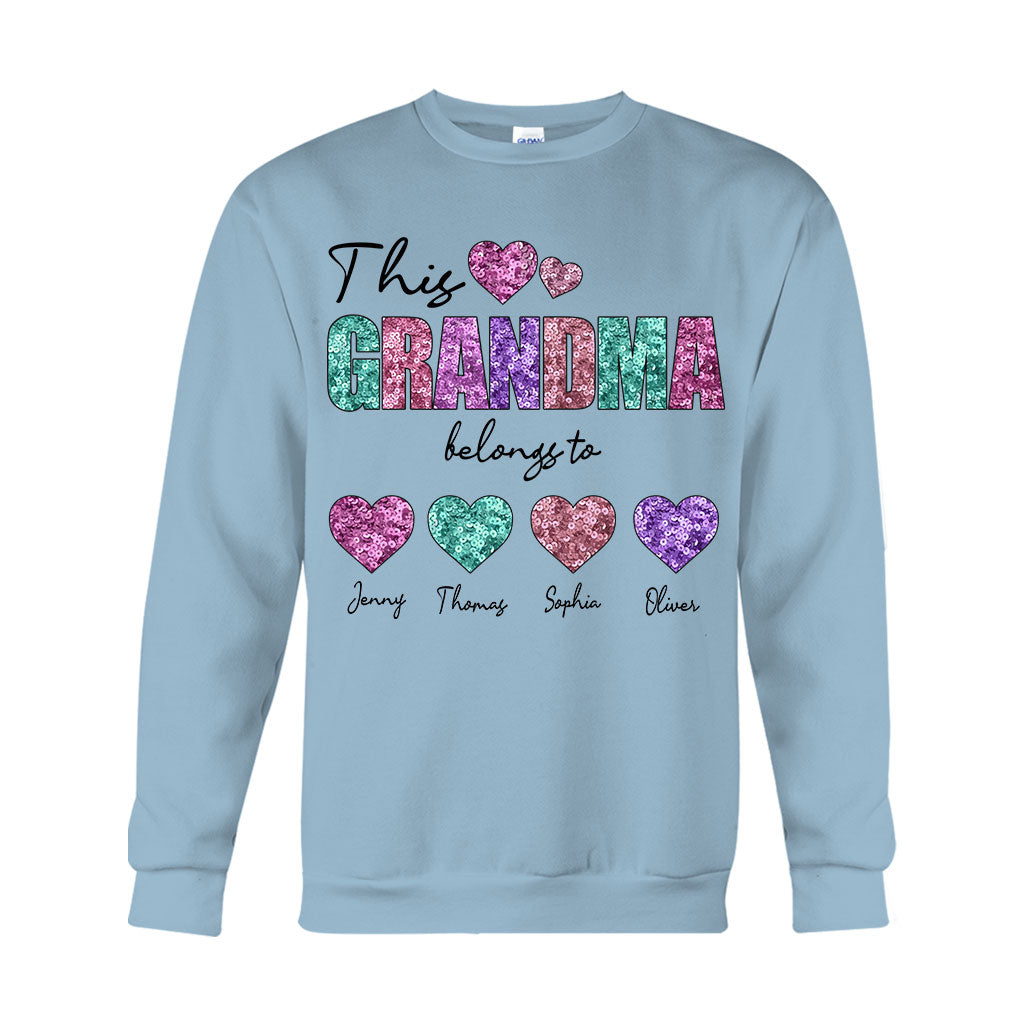 Dieses Mama-/Oma-Shirt gehört ins Herz – personalisiertes Mutter-T-Shirt und Hoodie