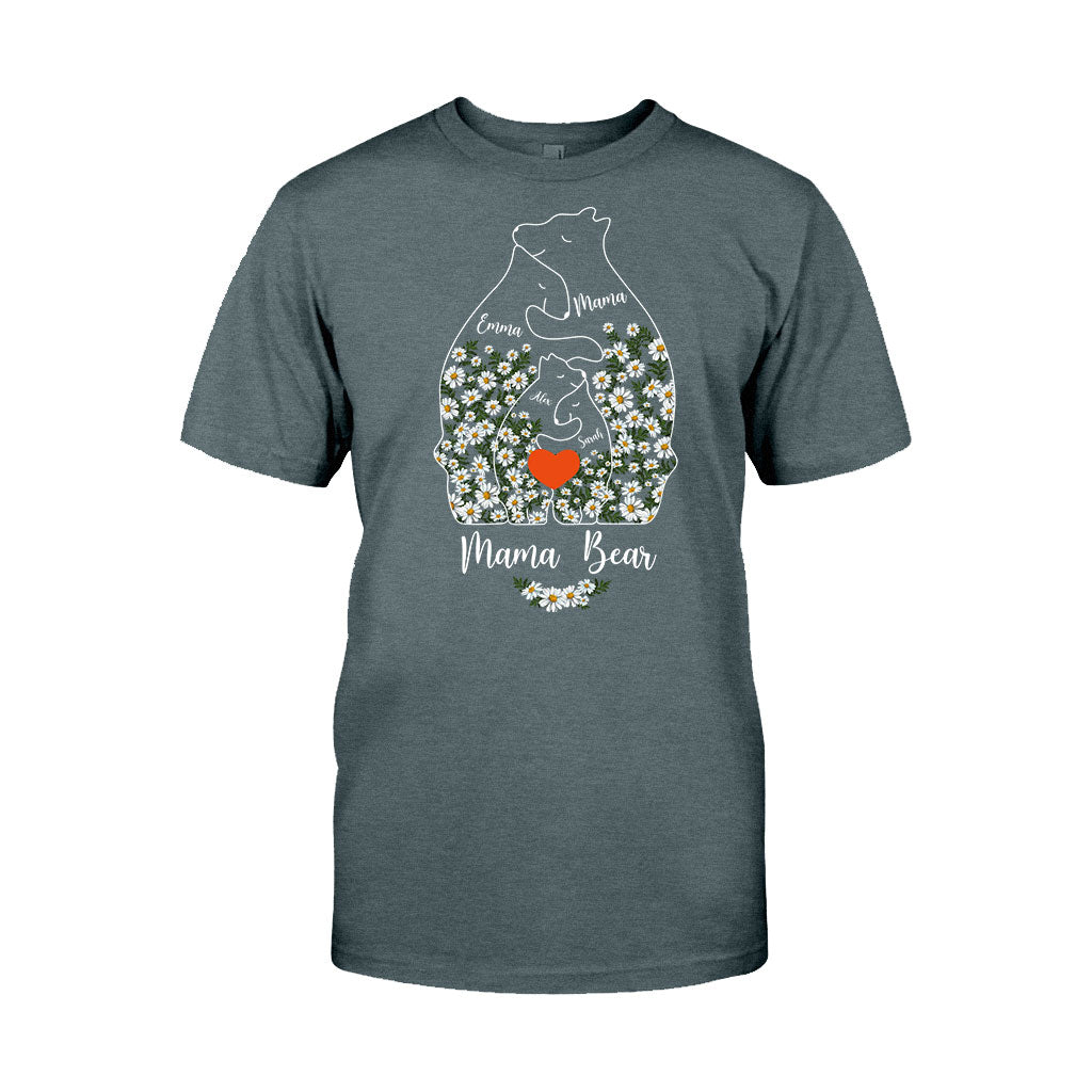 Blumenmuster: Mama Bär und ihre Jungen umarmen sich – personalisiertes Mutter-T-Shirt und Hoodie