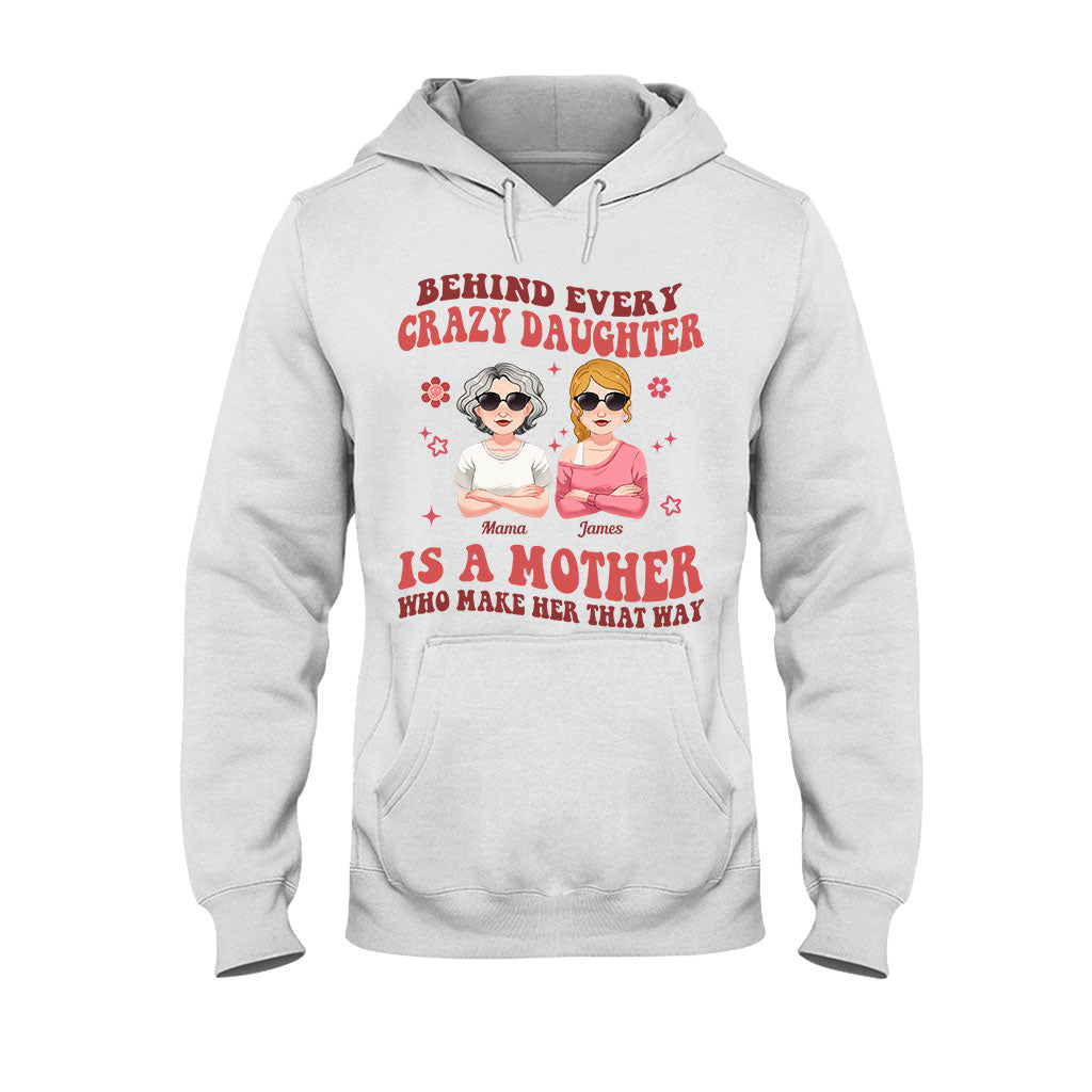 Hinter jeder verrückten Tochter/jedem verrückten Sohn – personalisiertes Mutter-T-Shirt und Hoodie