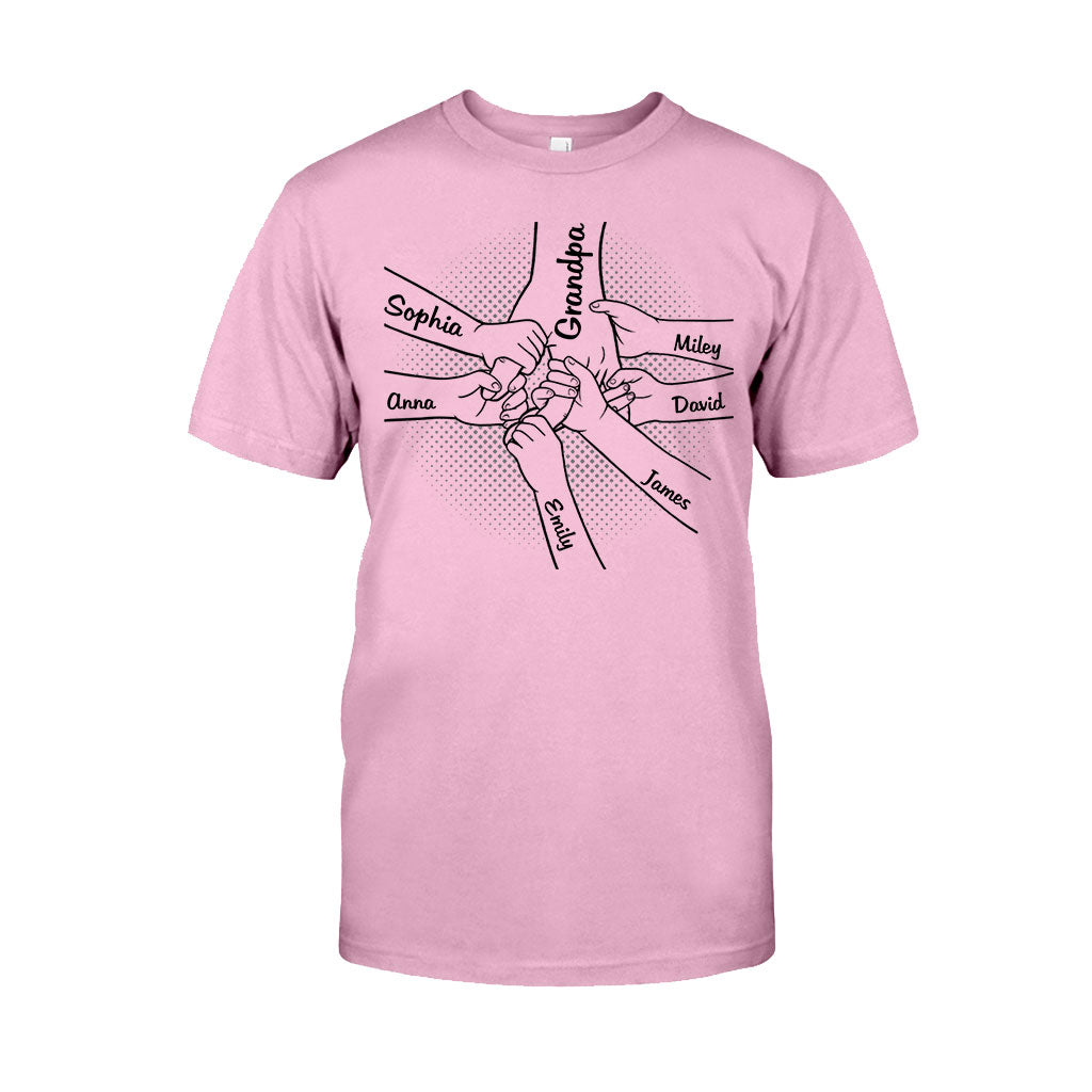 Hand in Hand – Personalisiertes Opa-T-Shirt und Hoodie