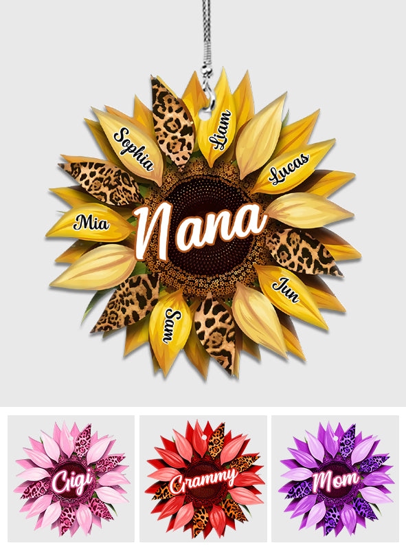 Oma, Mama, Tante, Familie, Sonnenblume – Personalisierter Auto-Anhänger für Oma