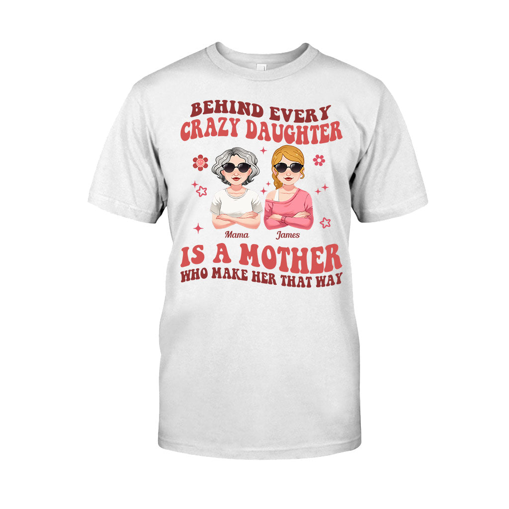 Hinter jeder verrückten Tochter/jedem verrückten Sohn – personalisiertes Mutter-T-Shirt und Hoodie
