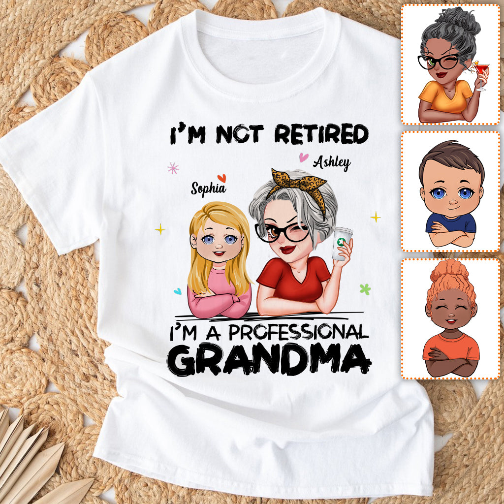 Ich bin nicht im Ruhestand, ich bin professionelle Oma – Personalisiertes Oma-T-Shirt und Hoodie