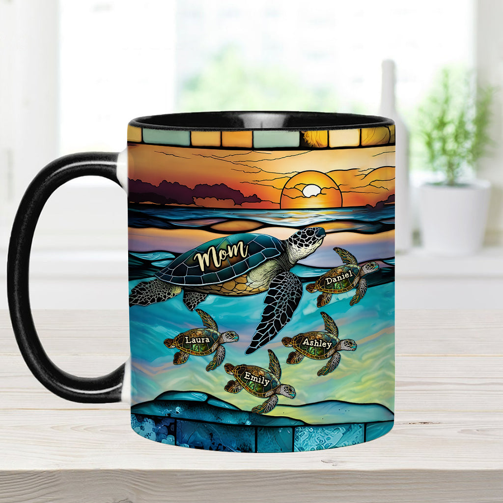 Ich liebe dich bis zum Strand und zurück, Schildkrötenmutter und Kinder – personalisierte Tasse mit Schildkrötenmotiv