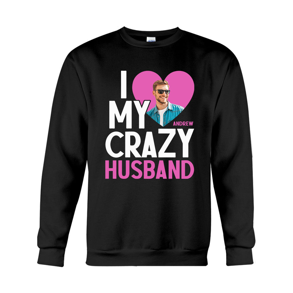 Ich liebe meine verrückte Frau – Personalisiertes T-Shirt und Hoodie für Ehepaare