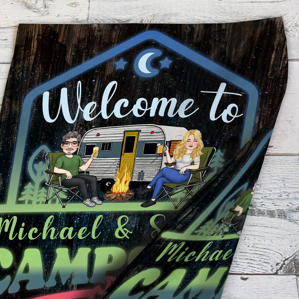 Willkommen zu unserem Abenteuer – Personalisierte Camping-Gartenflagge