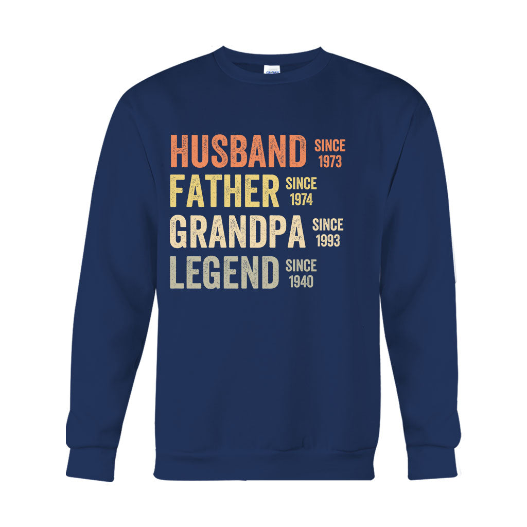 Papa-Opa-Legende – Personalisiertes Vater-T-Shirt und Hoodie