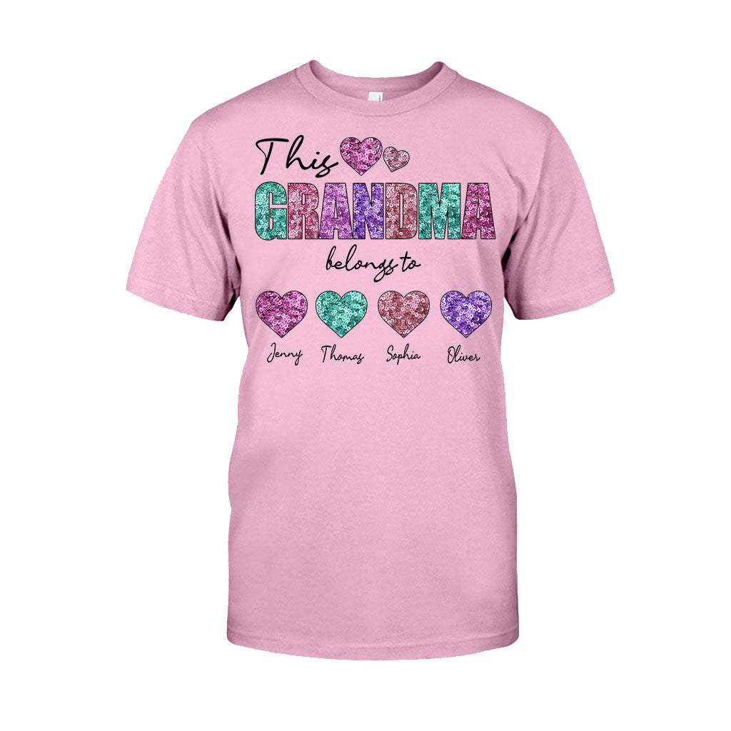 Dieses Mama-/Oma-Shirt gehört ins Herz – personalisiertes Mutter-T-Shirt und Hoodie