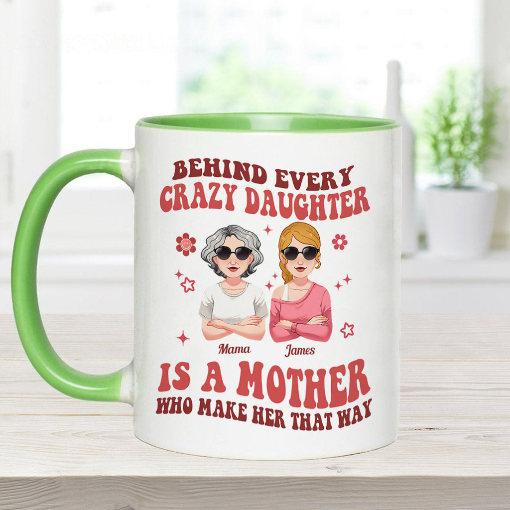 Hinter jeder verrückten Tochter/jedem verrückten Sohn – personalisierte Tasse mit Muttermotiv