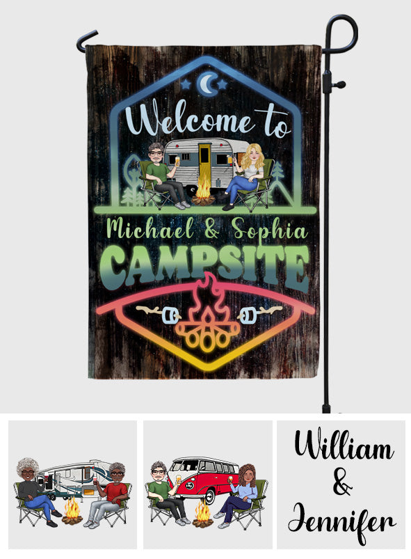 Willkommen zu unserem Abenteuer – Personalisierte Camping-Gartenflagge