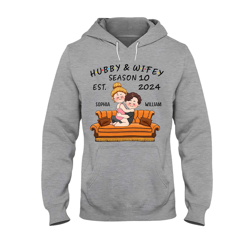 Ehemann & Ehefrau – Personalisiertes T-Shirt und Hoodie für Ehepaare