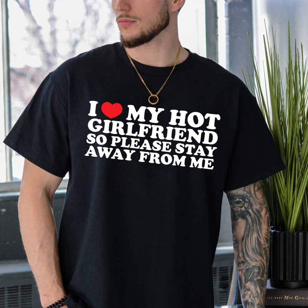 Ich liebe meine Freundin – Personalisiertes Partner-T-Shirt und Hoodie