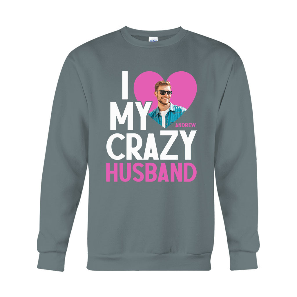 Ich liebe meine verrückte Frau – Personalisiertes T-Shirt und Hoodie für Ehepaare