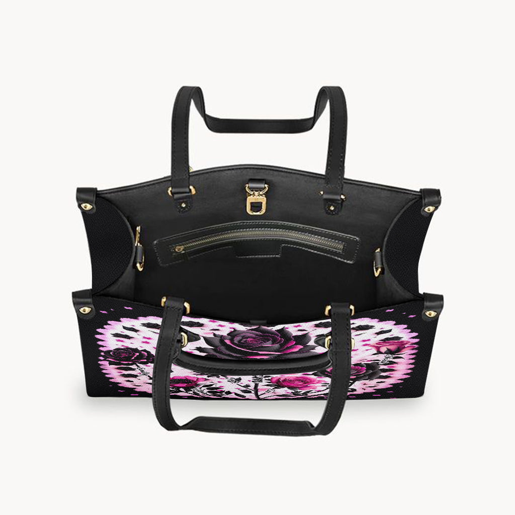 Mutter, Oma und Kinder, Schwarze und rosa Rosen – Personalisierte Mutter-Lederhandtasche