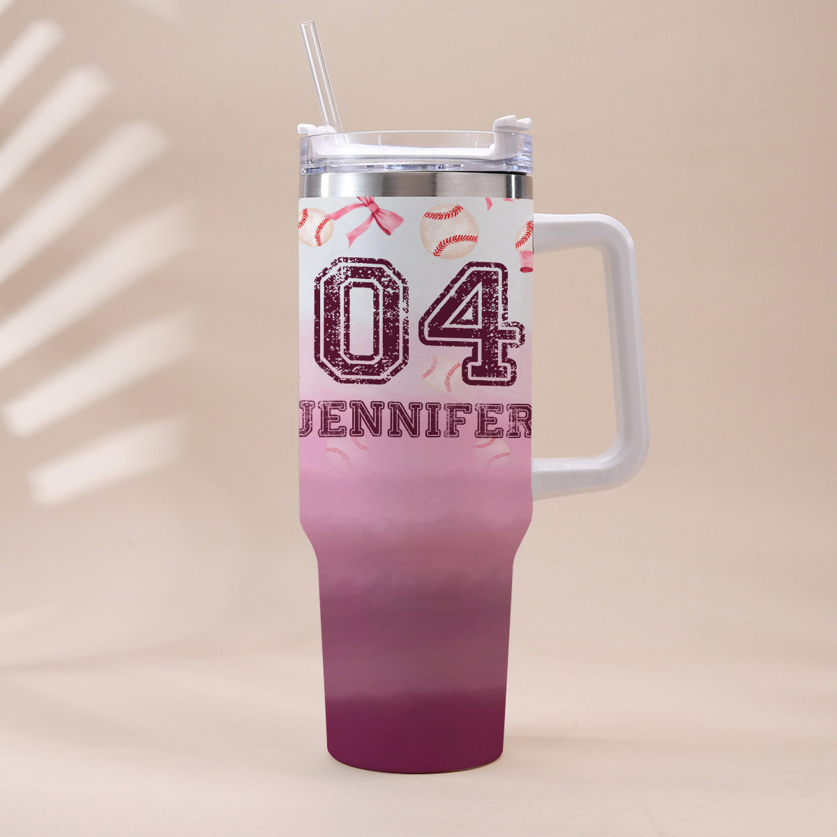 Baseball-Trinkbecher mit Henkel, personalisierbar mit rosa Farbverlauf und Schleife