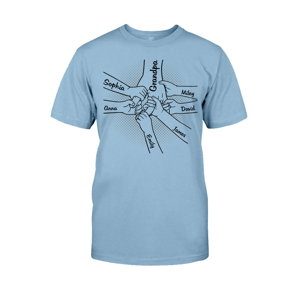 Hand in Hand – Personalisiertes Opa-T-Shirt und Hoodie