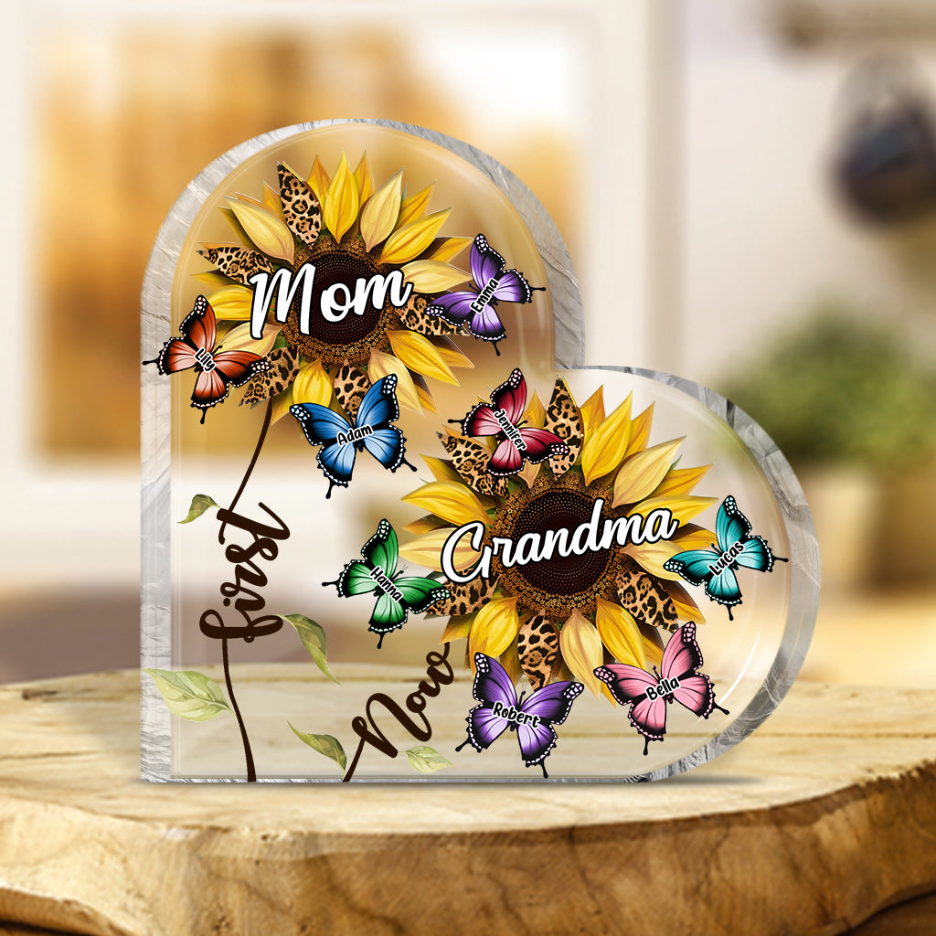 Erst Mama, jetzt Oma – Sonnenblumen-Schmetterling – Personalisierte, individuell geformte Acrylplakette für Oma