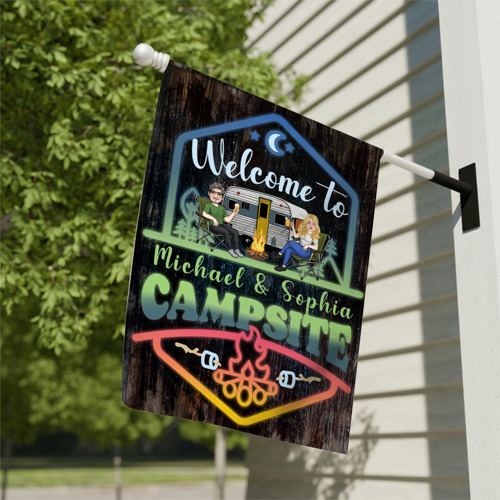 Willkommen zu unserem Abenteuer – Personalisierte Camping-Gartenflagge
