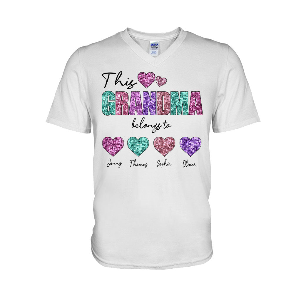 Dieses Mama-/Oma-Shirt gehört ins Herz – personalisiertes Mutter-T-Shirt und Hoodie