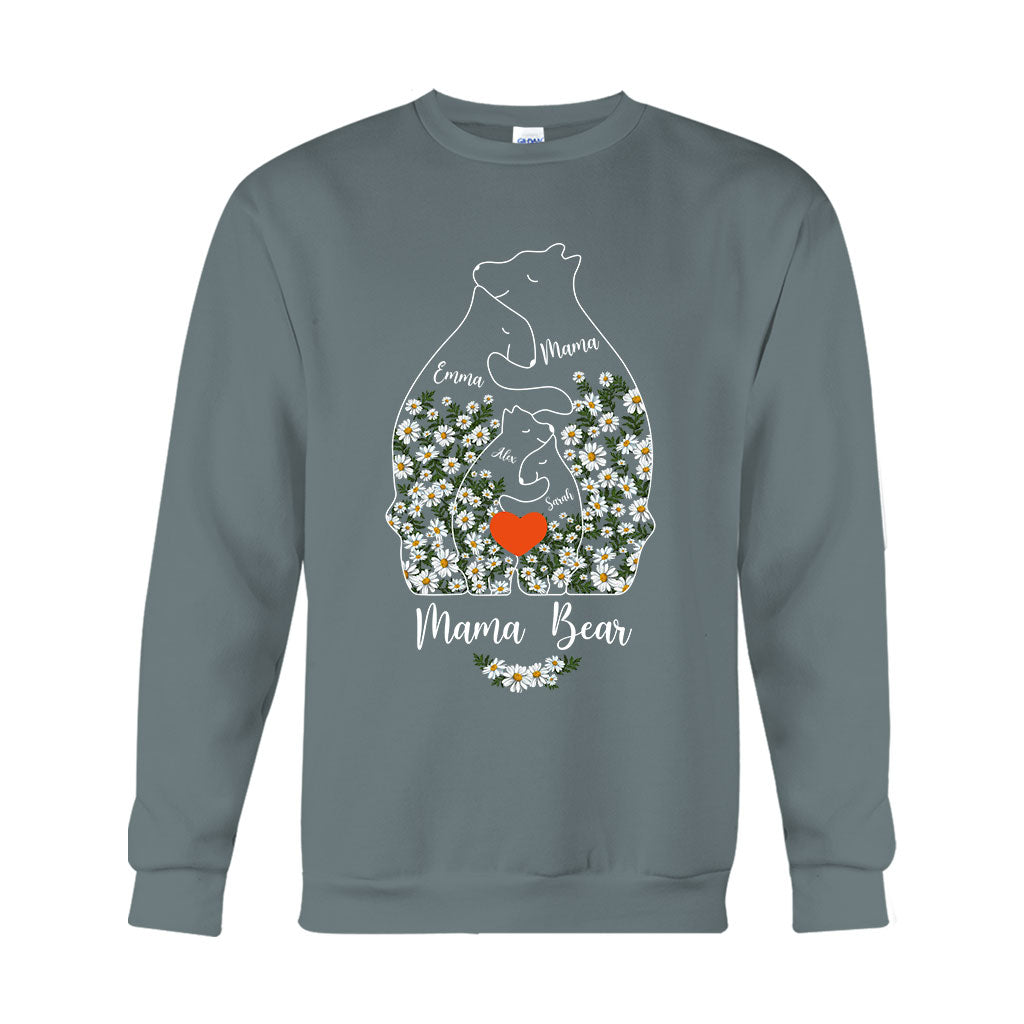 Blumenmuster: Mama Bär und ihre Jungen umarmen sich – personalisiertes Mutter-T-Shirt und Hoodie