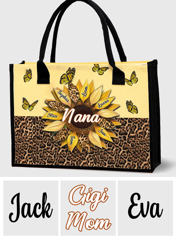 Oma, Mama, Tante, Familie, Sonnenblumen, Schmetterlinge – Personalisierte Tragetasche aus Canvas
