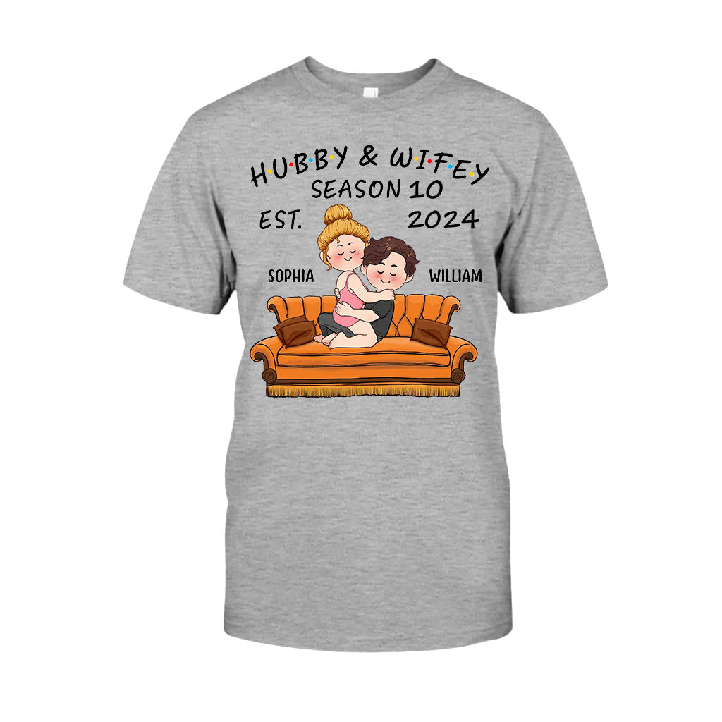 Ehemann & Ehefrau – Personalisiertes T-Shirt und Hoodie für Ehepaare