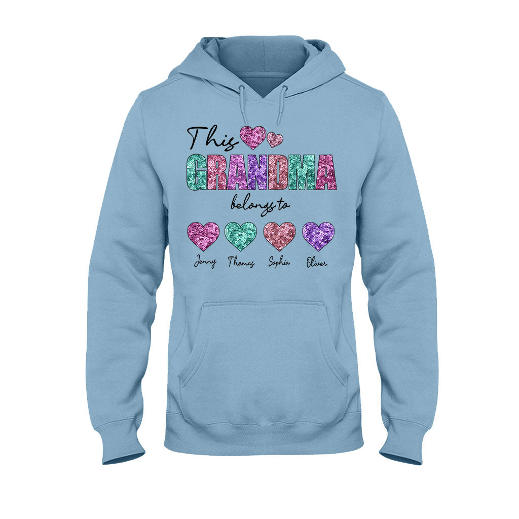 Dieses Mama-/Oma-Shirt gehört ins Herz – personalisiertes Mutter-T-Shirt und Hoodie